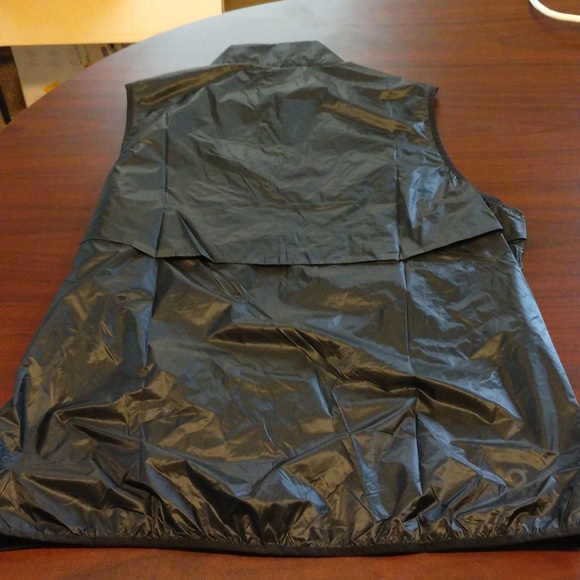 Run On Clouds Mens Weather Vest New - Picture 2 of 4